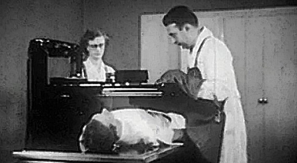 Como a fluoroscopia é usada em hospitais?